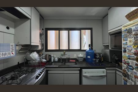 Apartamento à venda com 240m², 3 quartos e 3 vagas Apartamento à venda com 240m², 3 quartos e 3 vagasCozinha
