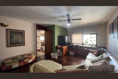 Apartamento à venda com 240m², 3 quartos e 3 vagas Apartamento à venda com 240m², 3 quartos e 3 vagasSala de TV