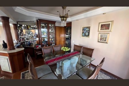 Apartamento à venda com 240m², 3 quartos e 3 vagas Apartamento à venda com 240m², 3 quartos e 3 vagasSala de Jantar