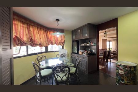 Apartamento à venda com 240m², 3 quartos e 3 vagas Apartamento à venda com 240m², 3 quartos e 3 vagasCopa