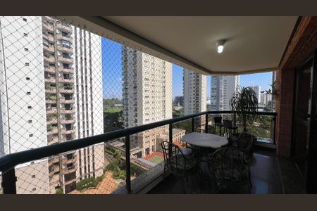 Apartamento à venda com 240m², 3 quartos e 3 vagas Apartamento à venda com 240m², 3 quartos e 3 vagasVaranda gourmet