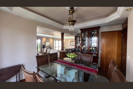 Apartamento à venda com 240m², 3 quartos e 3 vagas Apartamento à venda com 240m², 3 quartos e 3 vagasSala de Jantar