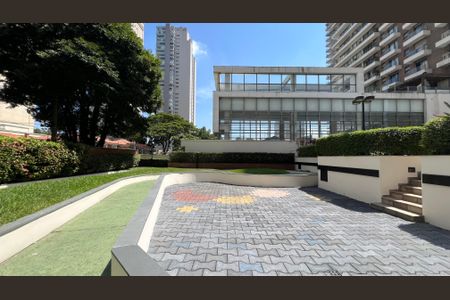 Apartamento à venda com 240m², 3 quartos e 3 vagas Apartamento à venda com 240m², 3 quartos e 3 vagasÁrea comum - Pista de corrida