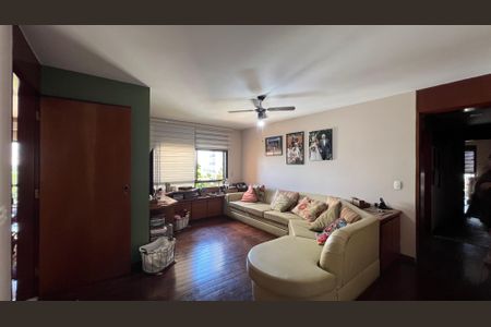 Apartamento à venda com 240m², 3 quartos e 3 vagas Apartamento à venda com 240m², 3 quartos e 3 vagasSala de TV