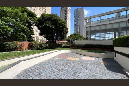 Apartamento à venda com 240m², 3 quartos e 3 vagas Apartamento à venda com 240m², 3 quartos e 3 vagasÁrea comum - Pista de corrida