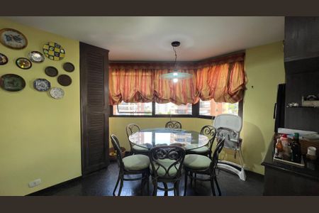 Apartamento à venda com 240m², 3 quartos e 3 vagas Apartamento à venda com 240m², 3 quartos e 3 vagasCopa