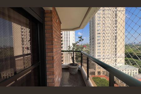 Apartamento à venda com 240m², 3 quartos e 3 vagas Apartamento à venda com 240m², 3 quartos e 3 vagasVaranda da Suíte 3