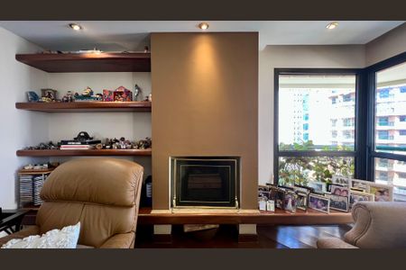 Apartamento à venda com 240m², 3 quartos e 3 vagas Apartamento à venda com 240m², 3 quartos e 3 vagasSala