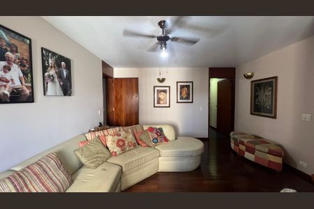 Apartamento à venda com 240m², 3 quartos e 3 vagas Apartamento à venda com 240m², 3 quartos e 3 vagasSala de TV