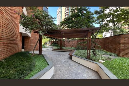 Apartamento à venda com 240m², 3 quartos e 3 vagas Apartamento à venda com 240m², 3 quartos e 3 vagasÁrea comum
