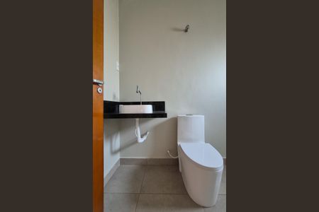 Casa à venda com 184m², 3 quartos e 4 vagas Casa à venda com 184m², 3 quartos e 4 vagasBanheiro da suíte 2