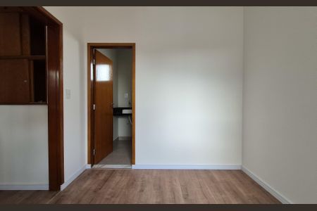 Casa à venda com 184m², 3 quartos e 4 vagas Casa à venda com 184m², 3 quartos e 4 vagasSuíte