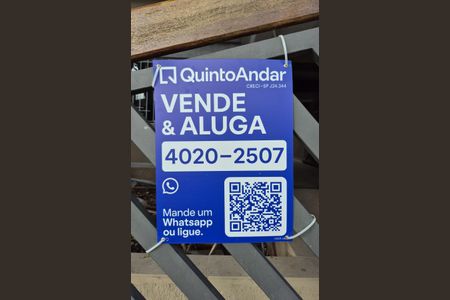 Casa à venda com 184m², 3 quartos e 4 vagas Casa à venda com 184m², 3 quartos e 4 vagasFachada e placa