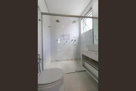 Apartamento à venda com 270m², 4 quartos e 4 vagasBanheiro da suíte 2