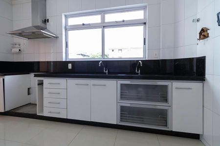 Apartamento à venda com 270m², 4 quartos e 4 vagasCozinha