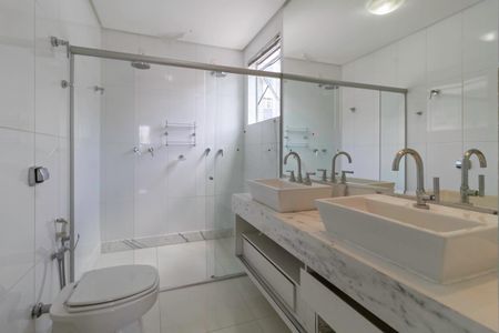 Apartamento à venda com 270m², 4 quartos e 4 vagasBanheiro da suíte 2