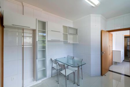 Apartamento à venda com 270m², 4 quartos e 4 vagasCozinha