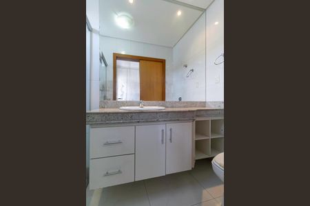 Apartamento à venda com 270m², 4 quartos e 4 vagasBanheiro da suíte 1