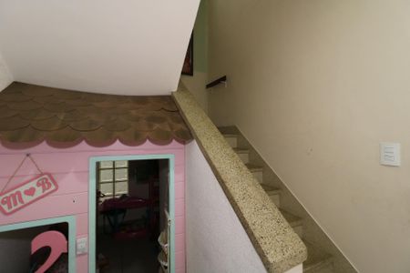 Casa à venda com 141m², 3 quartos e 2 vagasCorredor piso inferior