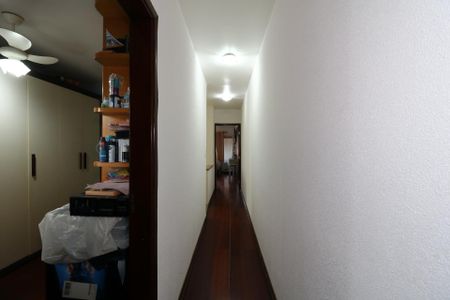 Casa à venda com 141m², 3 quartos e 2 vagasCorredor piso superior