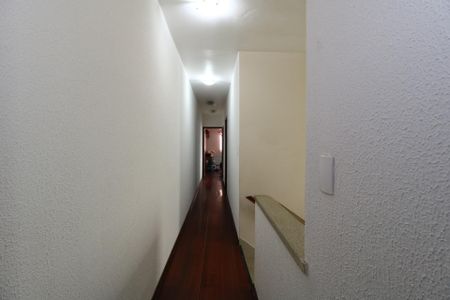 Casa à venda com 141m², 3 quartos e 2 vagasCorredor piso superior