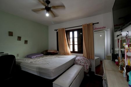 Casa à venda com 141m², 3 quartos e 2 vagasSuíte