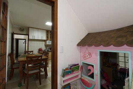 Casa à venda com 141m², 3 quartos e 2 vagasCorredor piso inferior