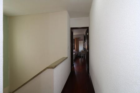 Casa à venda com 141m², 3 quartos e 2 vagasCorredor piso superior