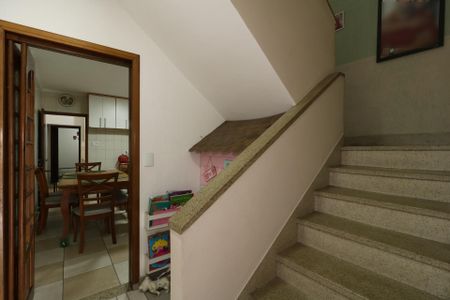 Casa à venda com 141m², 3 quartos e 2 vagasCorredor piso inferior