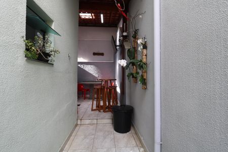 Casa à venda com 141m², 3 quartos e 2 vagasCorredor externo