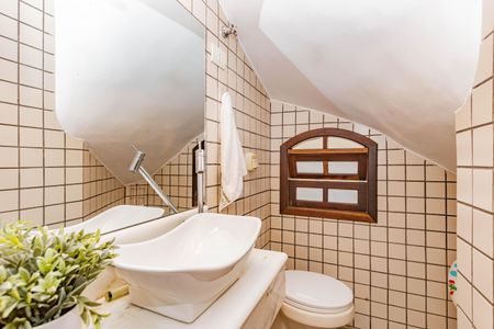 Casa à venda com 140m², 3 quartos e 2 vagas Casa à venda com 140m², 3 quartos e 2 vagasLavabo