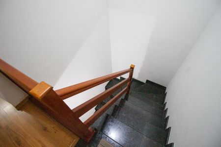 Casa à venda com 200m², 3 quartos e 3 vagas Casa à venda com 200m², 3 quartos e 3 vagasEscada
