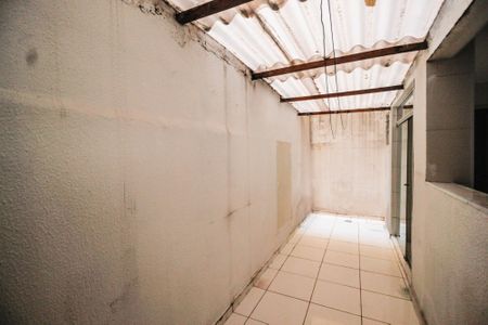 Apartamento à venda com 93m², 2 quartos e 1 vaga Apartamento à venda com 93m², 2 quartos e 1 vagaCorredor externo