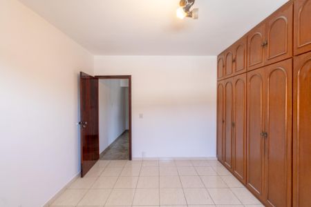 Casa para alugar com 150m², 3 quartos e 3 vagas Casa para alugar com 150m², 3 quartos e 3 vagasSuíte
