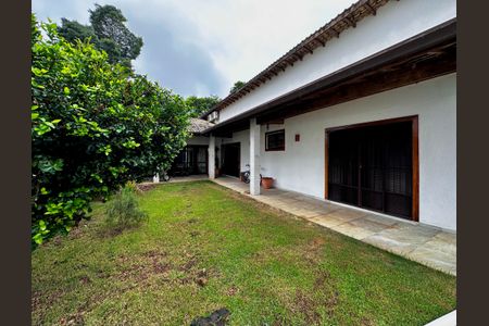 Casa à venda com 150m², 3 quartos e 8 vagas Casa à venda com 150m², 3 quartos e 8 vagasJardim