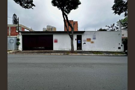 Casa à venda com 150m², 3 quartos e 8 vagas Casa à venda com 150m², 3 quartos e 8 vagasFachada