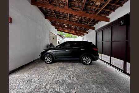 Casa à venda com 150m², 3 quartos e 8 vagas Casa à venda com 150m², 3 quartos e 8 vagasGaragem