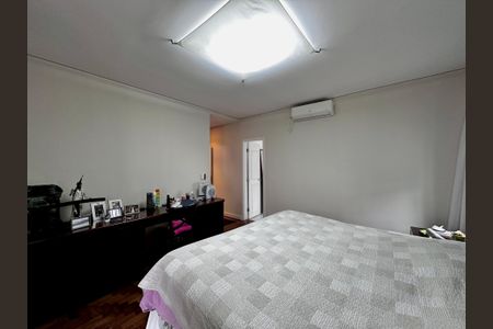 Casa à venda com 150m², 3 quartos e 8 vagas Casa à venda com 150m², 3 quartos e 8 vagasSuíte 3