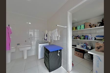 Casa à venda com 150m², 3 quartos e 8 vagas Casa à venda com 150m², 3 quartos e 8 vagasÁrea de Serviço