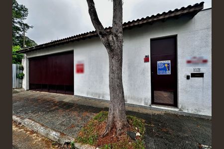 Casa à venda com 150m², 3 quartos e 8 vagas Casa à venda com 150m², 3 quartos e 8 vagasPlaca