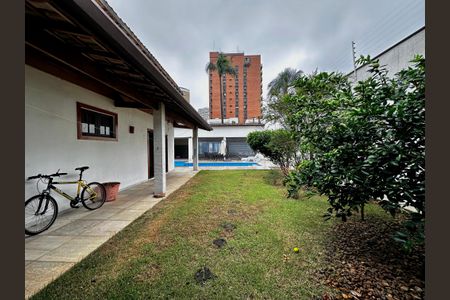 Casa à venda com 150m², 3 quartos e 8 vagas Casa à venda com 150m², 3 quartos e 8 vagasJardim
