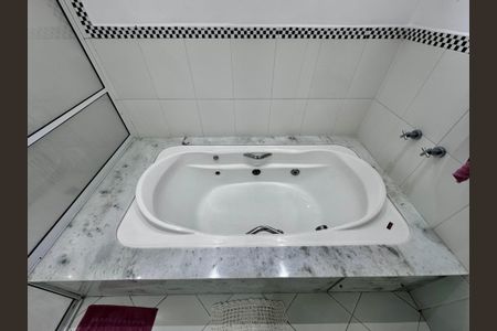 Casa à venda com 150m², 3 quartos e 8 vagas Casa à venda com 150m², 3 quartos e 8 vagasBanheiro Suíte 3