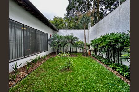 Casa à venda com 150m², 3 quartos e 8 vagas Casa à venda com 150m², 3 quartos e 8 vagasJardim Frente