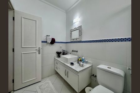Casa à venda com 150m², 3 quartos e 8 vagas Casa à venda com 150m², 3 quartos e 8 vagasBanheiro Suíte 2