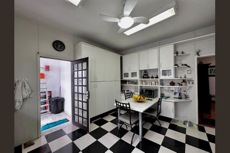 Casa à venda com 150m², 3 quartos e 8 vagas Casa à venda com 150m², 3 quartos e 8 vagasCozinha