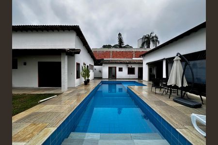 Casa à venda com 150m², 3 quartos e 8 vagas Casa à venda com 150m², 3 quartos e 8 vagasPiscina