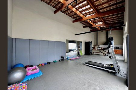 Casa à venda com 150m², 3 quartos e 8 vagas Casa à venda com 150m², 3 quartos e 8 vagasAcademia