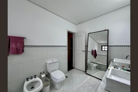 Casa à venda com 150m², 3 quartos e 8 vagas Casa à venda com 150m², 3 quartos e 8 vagasBanheiro Suíte 3