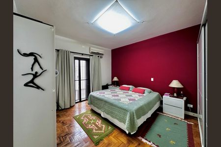 Casa à venda com 150m², 3 quartos e 8 vagas Casa à venda com 150m², 3 quartos e 8 vagasSuíte 2