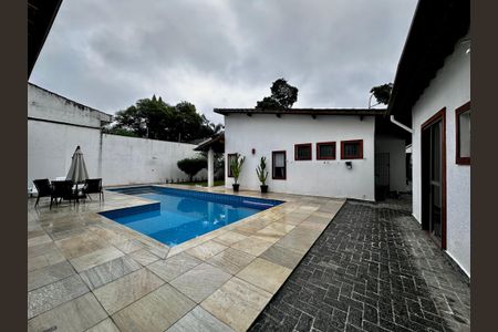 Casa à venda com 150m², 3 quartos e 8 vagas Casa à venda com 150m², 3 quartos e 8 vagasPiscina